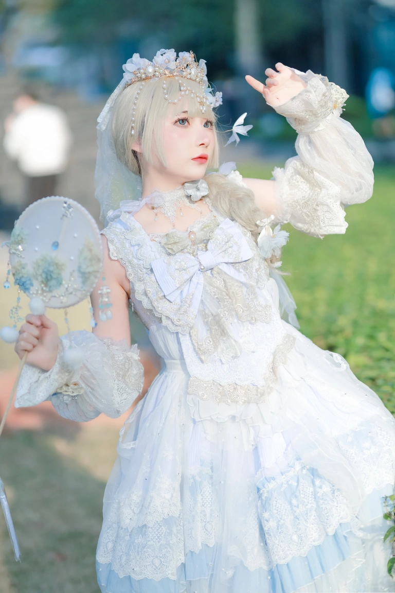 是三不是世《霜雪星辰》主题写真：23张全套美图