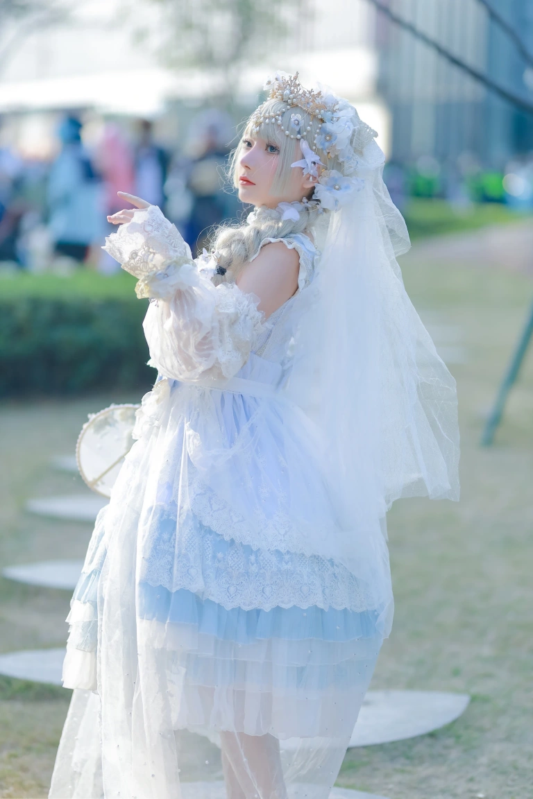 是三不是世《霜雪星辰》主题写真：23张全套美图