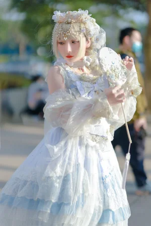 是三不是世《霜雪星辰》主题写真：23张全套美图