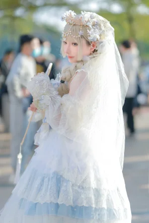 是三不是世《霜雪星辰》主题写真：23张全套美图