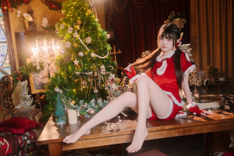河豚抚子《圣诞小甜甜》主题写真：24张全套美图