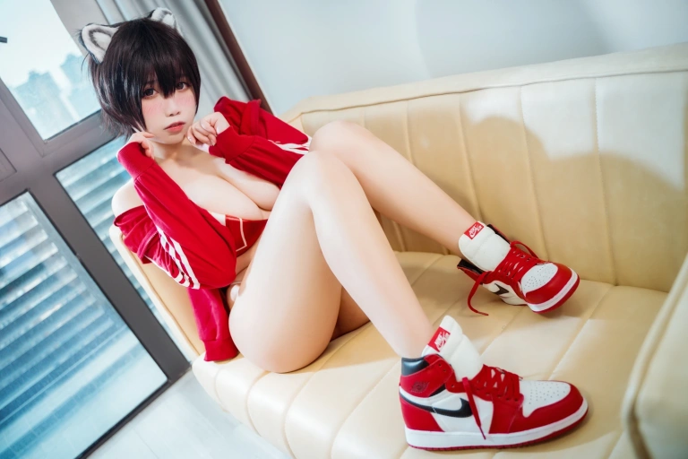 贞子蜜桃《碧蓝档案 春日椿》主题写真：25张全套美图