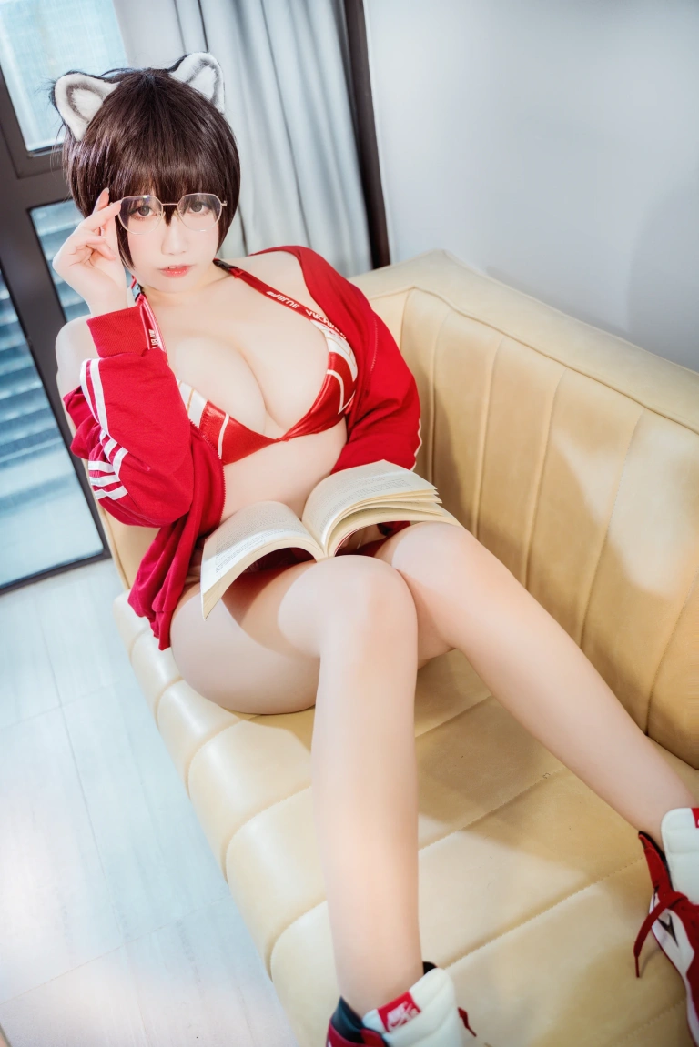 贞子蜜桃《碧蓝档案 春日椿》主题写真：25张全套美图
