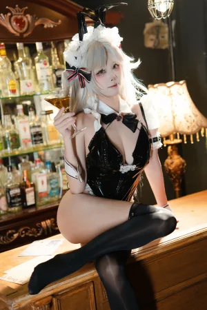 三無人型《碧蓝航线 欧根 兔女郎》主题写真：26张全套美图