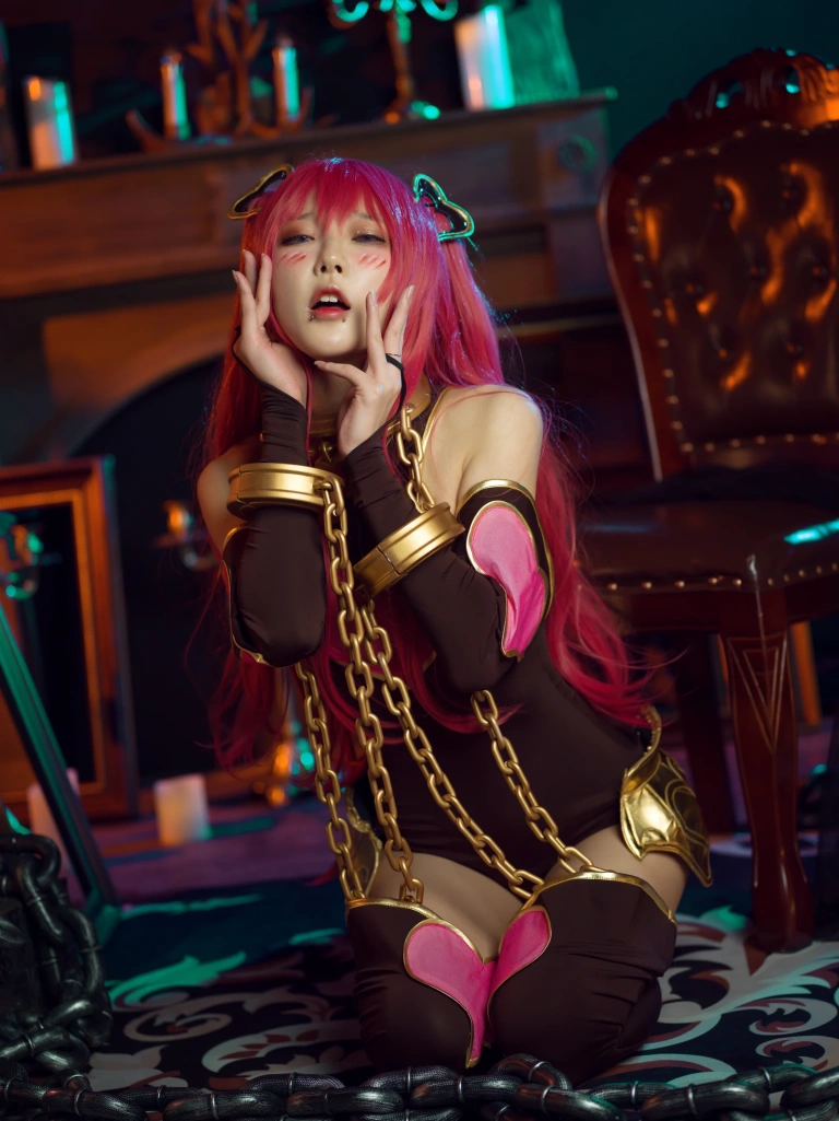 阿包也是兔娘《空花》主题写真：26张全套美图