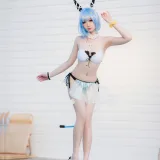焖焖碳《加斯科涅泳装》主题写真：28张全套美图