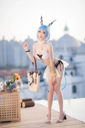 焖焖碳《加斯科涅泳装》主题写真：28张全套美图