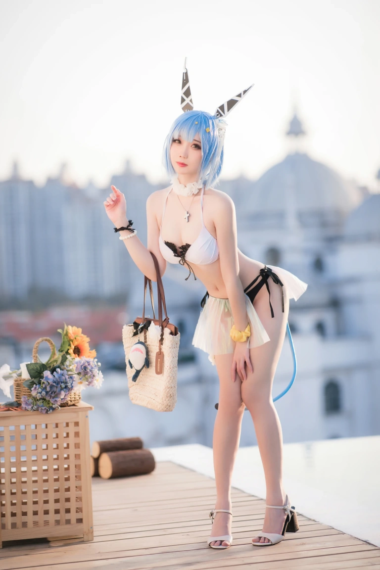 焖焖碳《加斯科涅泳装》主题写真：28张全套美图
