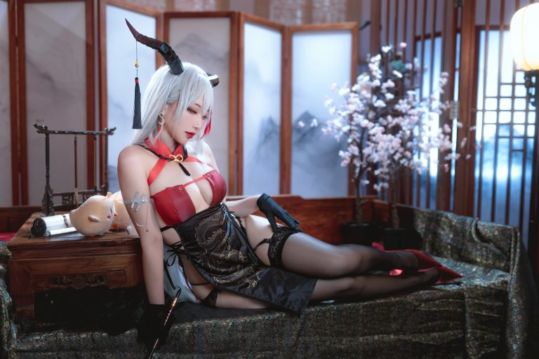 宮本桜《埃吉尔旗袍》主题写真：30张全套美图