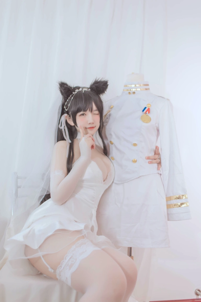 阿半今天很开心《爱宕婚纱》主题写真：36张全套美图