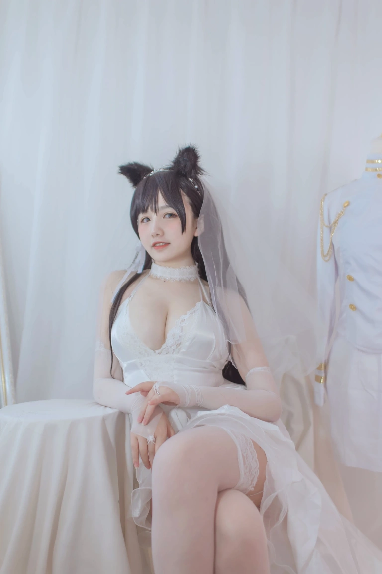 阿半今天很开心《爱宕婚纱》主题写真：36张全套美图