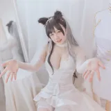 阿半今天很开心《爱宕婚纱》主题写真：36张全套美图
