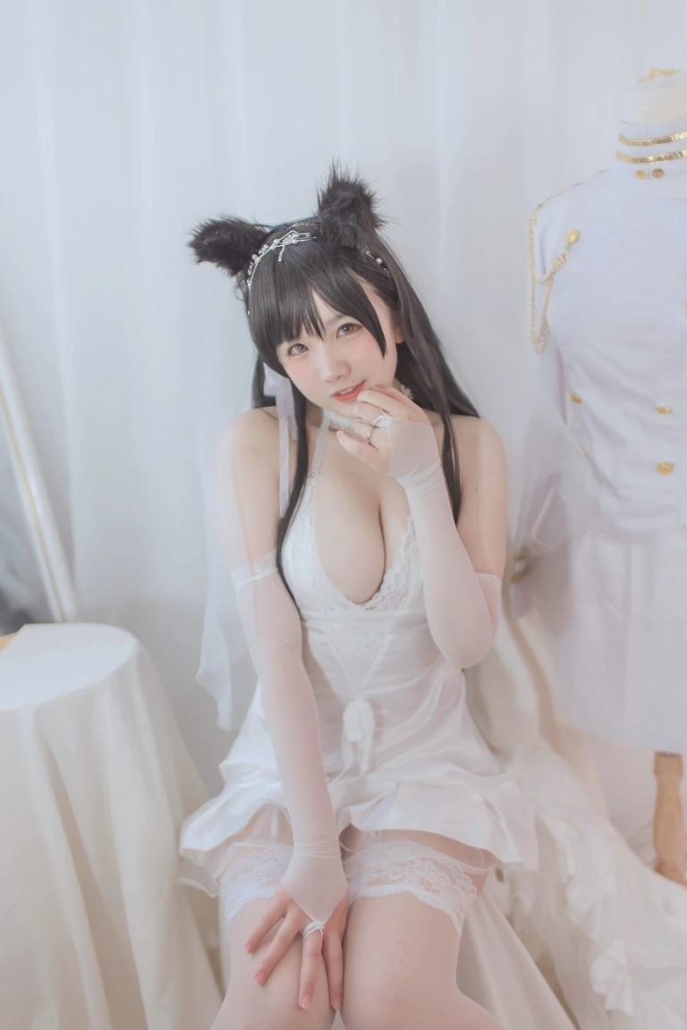 阿半今天很开心《爱宕婚纱》主题写真：36张全套美图