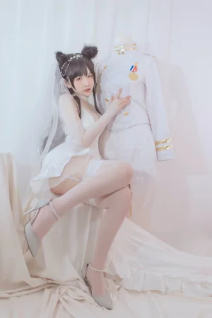 阿半今天很开心《爱宕婚纱》主题写真：36张全套美图