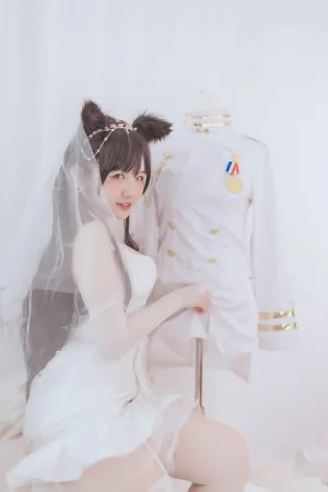 阿半今天很开心《爱宕婚纱》主题写真：36张全套美图