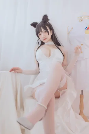 阿半今天很开心《爱宕婚纱》主题写真：36张全套美图