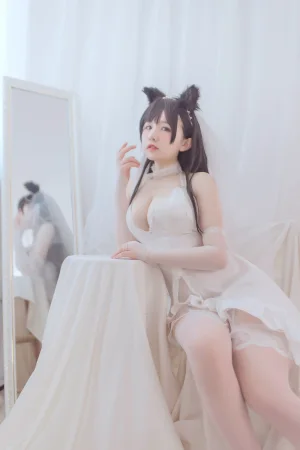 阿半今天很开心《爱宕婚纱》主题写真：36张全套美图