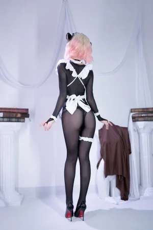 星黛鹿鹿《私房-黑丝女仆》主题写真：39张全套美图
