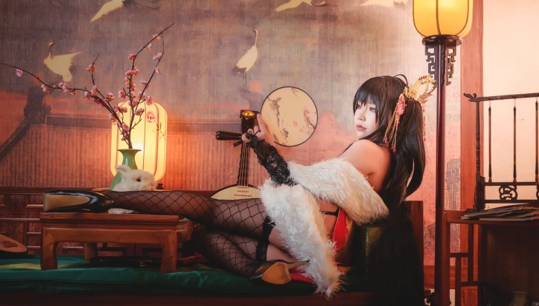 抱走莫子《大凤》主题写真：40张全套美图，含1个视频