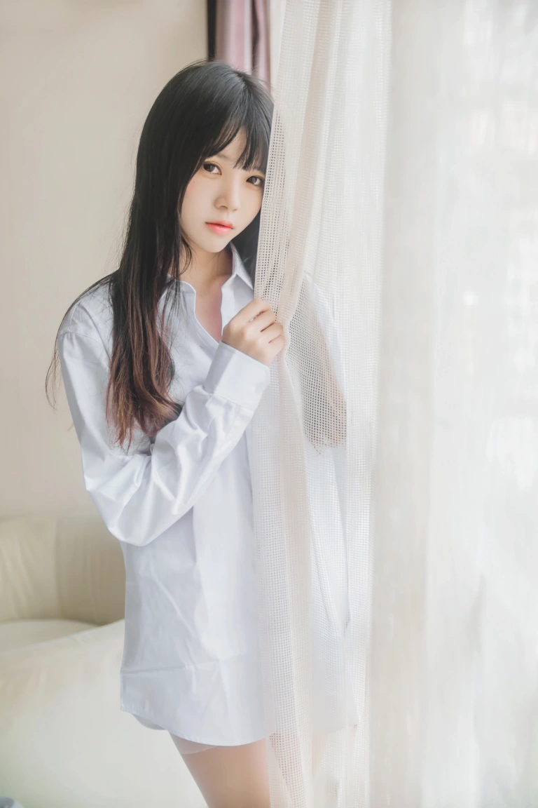 桜桃喵《白衬衫散发》主题写真：49张全套美图