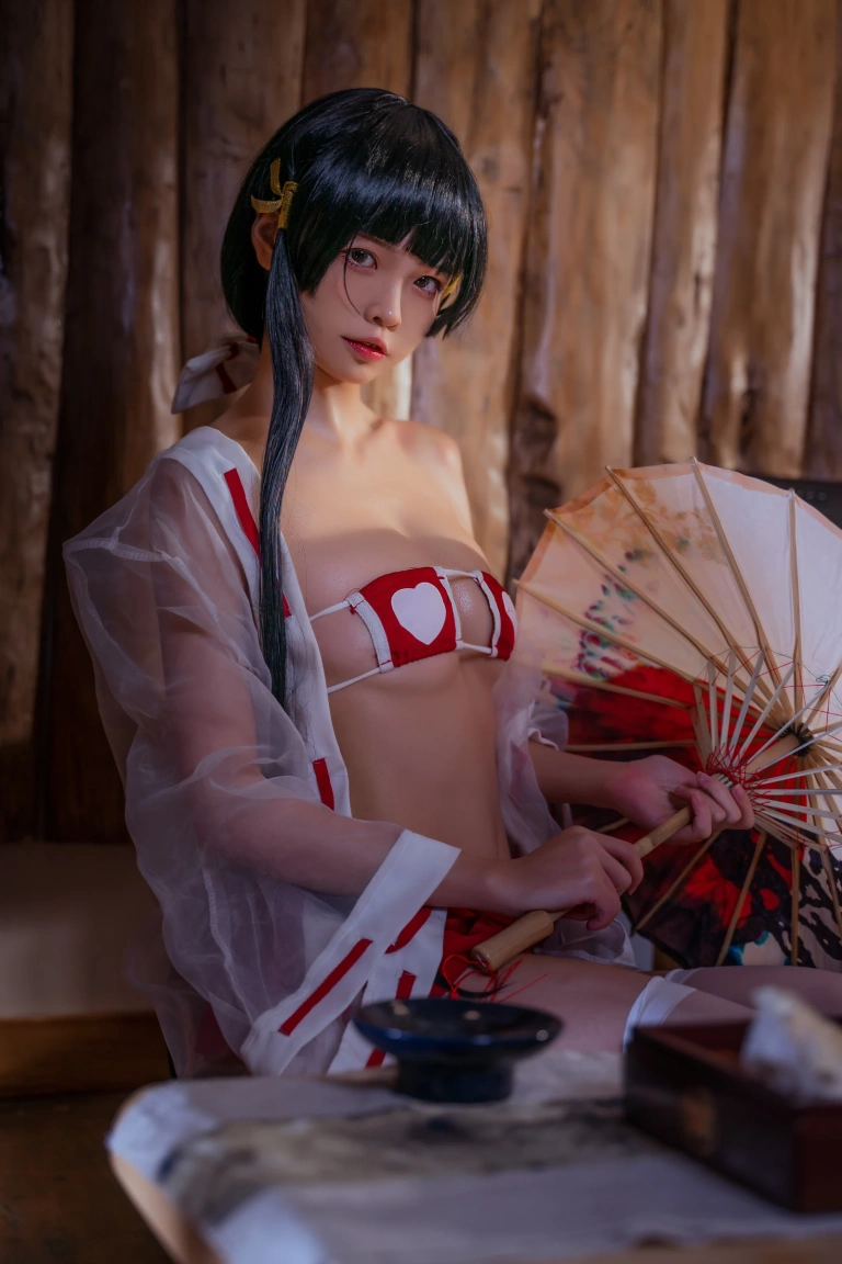 可可老师《温泉巫女》主题写真：50张全套美图