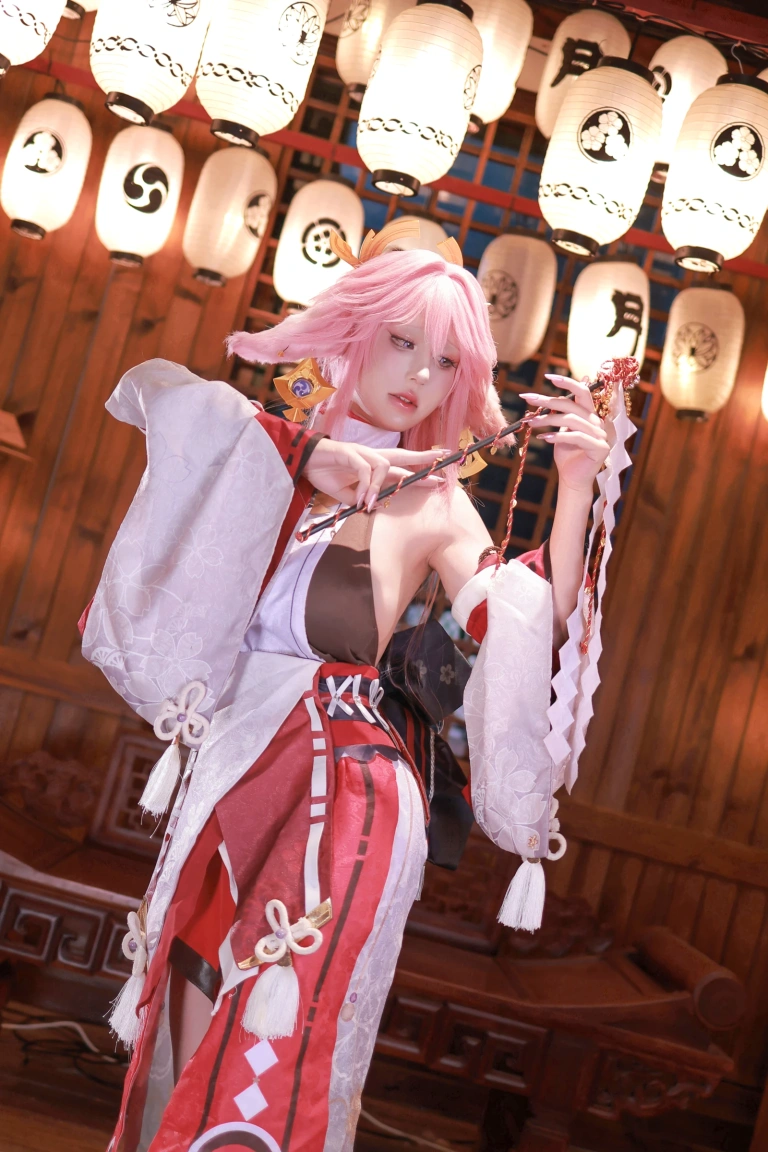 桜满三时《原神 八重神子》主题写真：89张全套美图