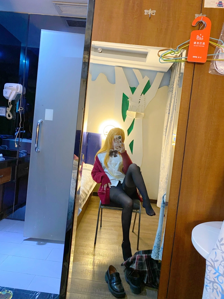 芋圆侑子《金毛不良jk》主题写真：42张全套美图，含5个视频
