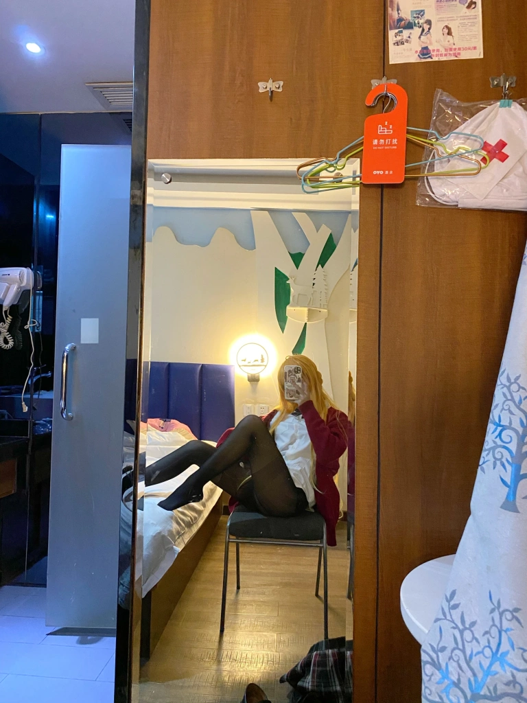 芋圆侑子《金毛不良jk》主题写真：42张全套美图，含5个视频
