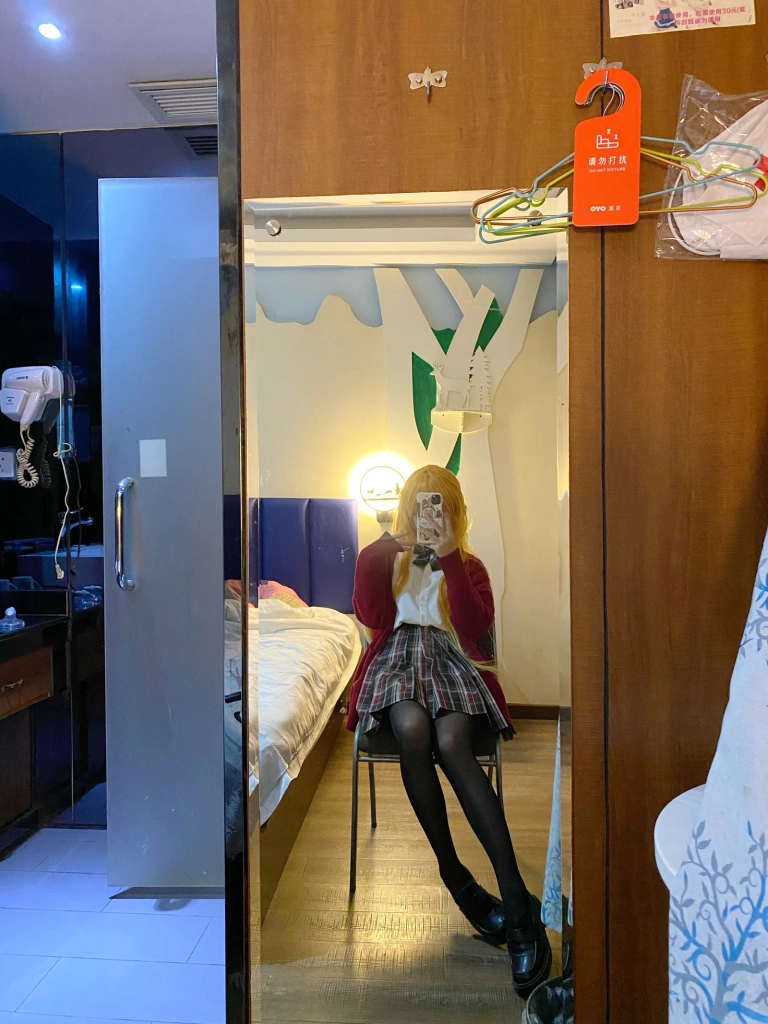 芋圆侑子《金毛不良jk》主题写真：42张全套美图，含5个视频