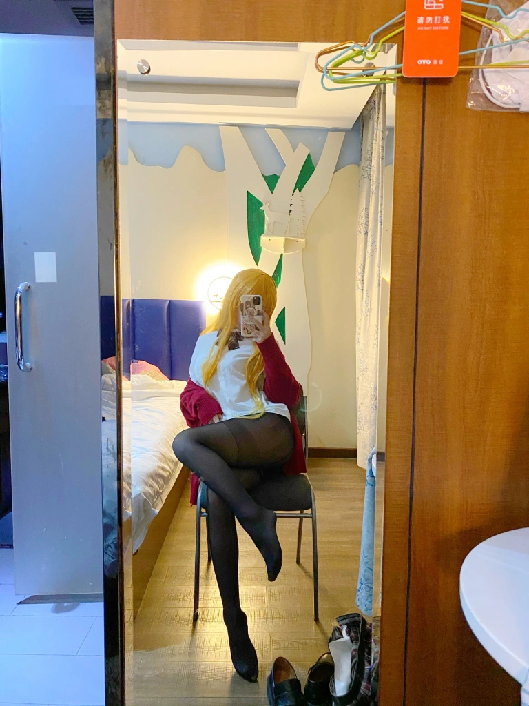 芋圆侑子《金毛不良jk》主题写真：42张全套美图，含5个视频