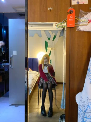芋圆侑子《金毛不良jk》主题写真：42张全套美图，含5个视频
