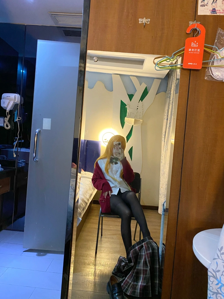 芋圆侑子《金毛不良jk》主题写真：42张全套美图，含5个视频