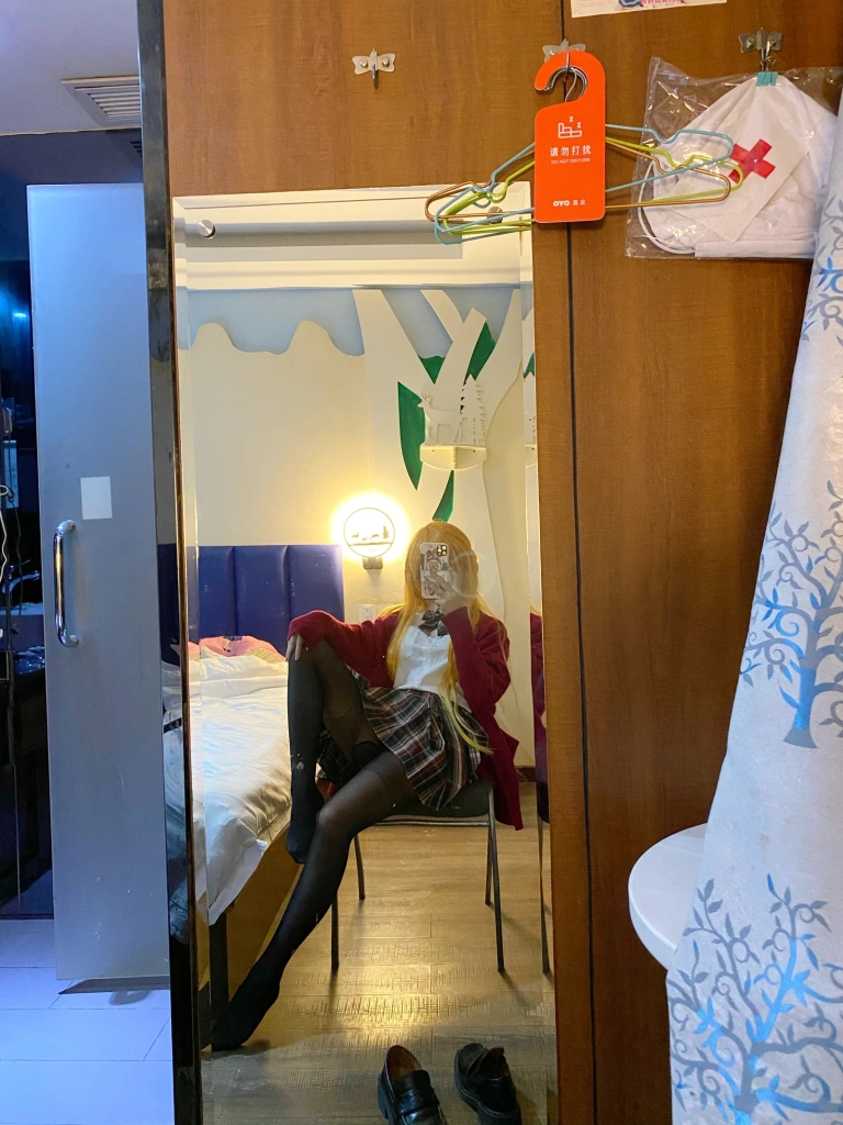 芋圆侑子《金毛不良jk》主题写真：42张全套美图，含5个视频