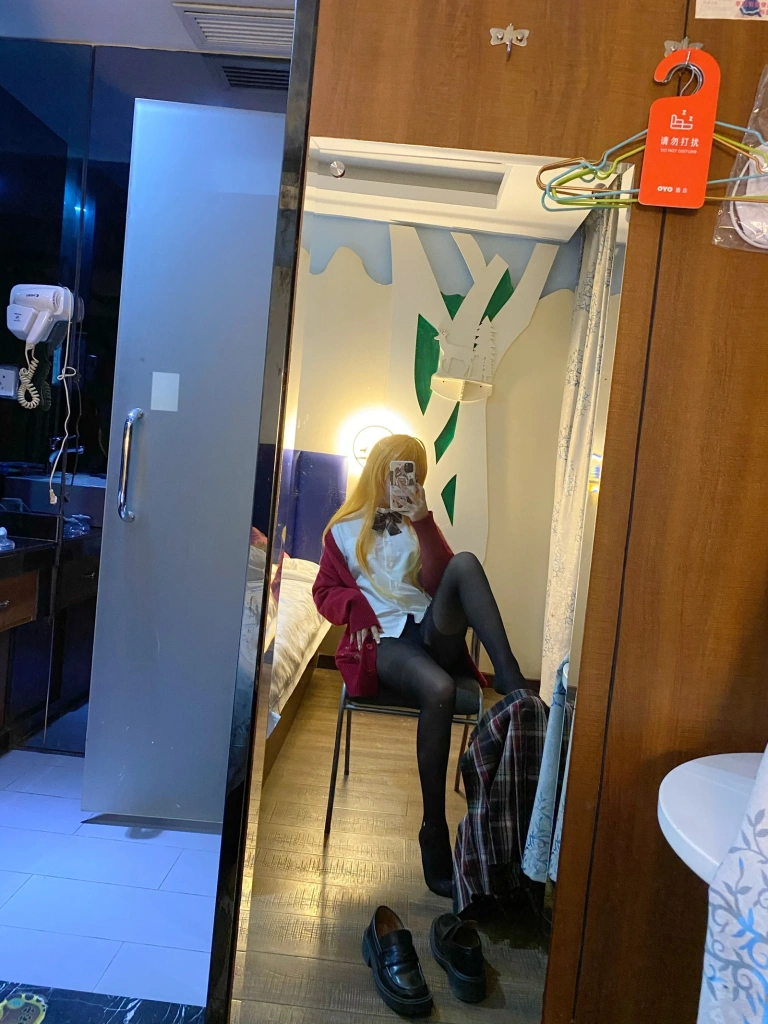 芋圆侑子《金毛不良jk》主题写真：42张全套美图，含5个视频