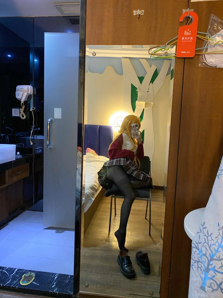 芋圆侑子《金毛不良jk》主题写真：42张全套美图，含5个视频