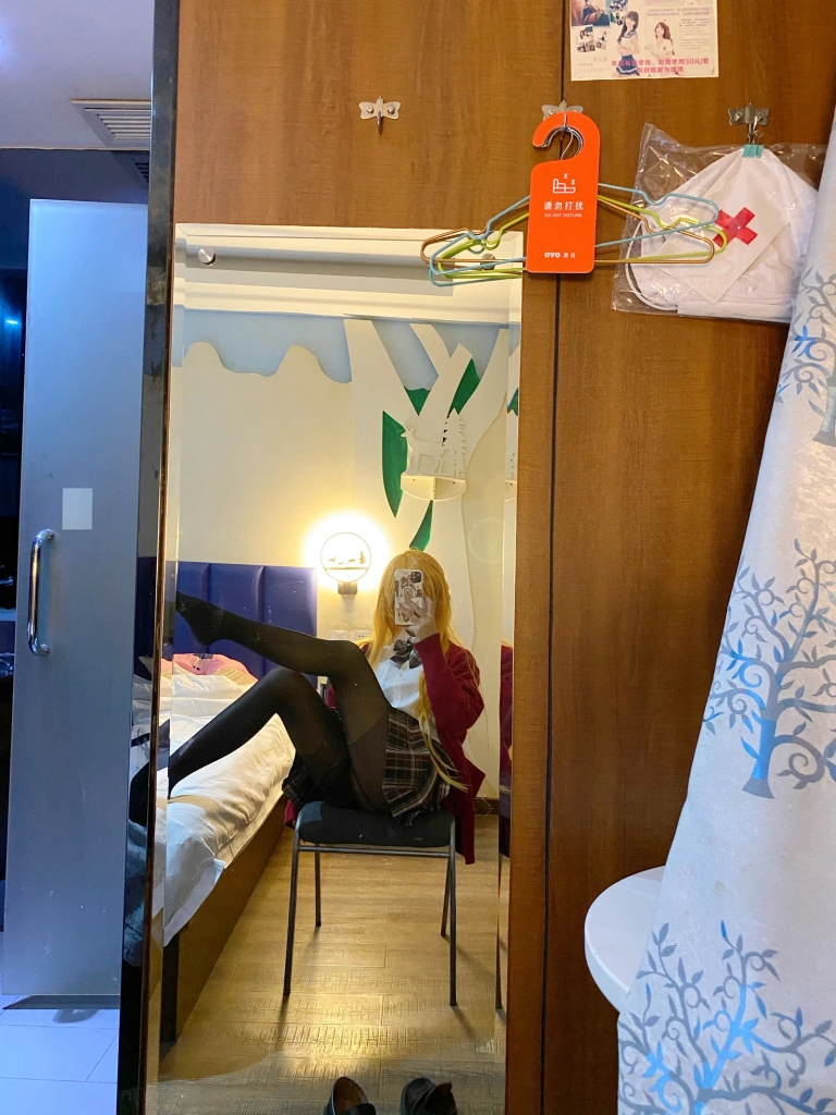 芋圆侑子《金毛不良jk》主题写真：42张全套美图，含5个视频