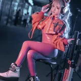 九九八《萤火虫漫展 NIKKE 胜利女神 爱丽丝》主题写真：18张全套美图