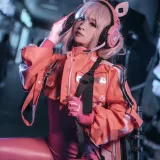 九九八《萤火虫漫展 NIKKE 胜利女神 爱丽丝》主题写真：18张全套美图