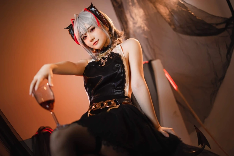 屿鱼《[Patreon] 2023年11月套图会员合集》主题写真：50张全套美图