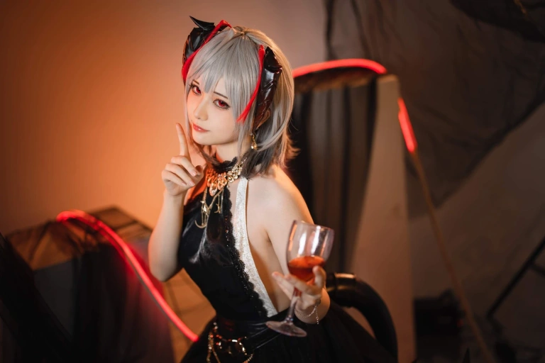 屿鱼《[Patreon] 2023年11月套图会员合集》主题写真：50张全套美图