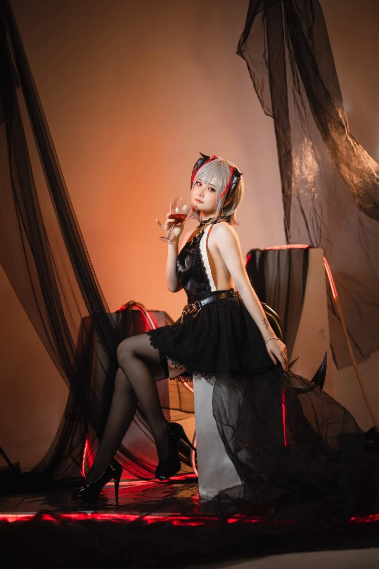 屿鱼《[Patreon] 2023年11月套图会员合集》主题写真：50张全套美图