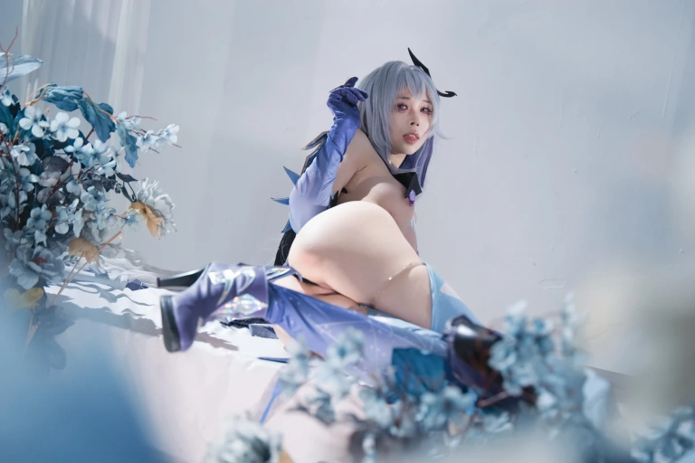 上杉绘黎落《原神-丝柯克》主题写真：118张全套美图