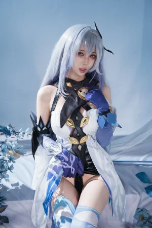 上杉绘黎落《原神-丝柯克》主题写真：118张全套美图