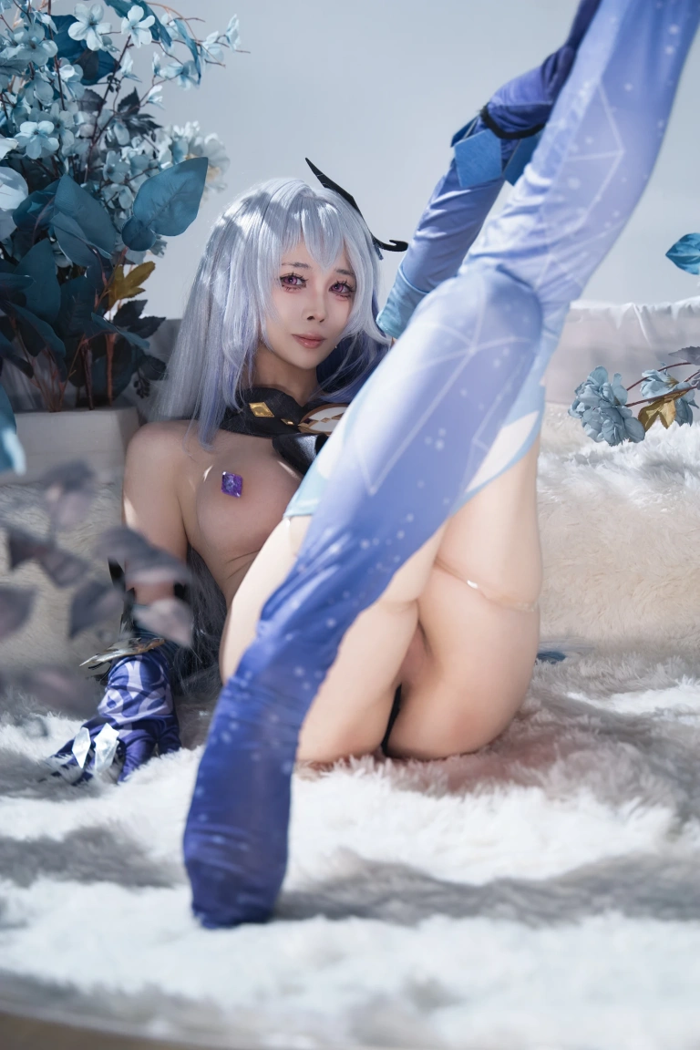 上杉绘黎落《原神-丝柯克》主题写真：118张全套美图
