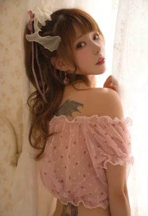 凛子酱《草莓味》主题写真：12张全套美图