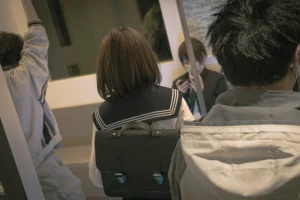 西园寺南歌《电车物语》主题写真：145张全套美图，含10个视频