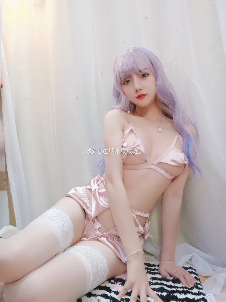 过期米线线喵《粉色有动态图》主题写真：22张全套美图