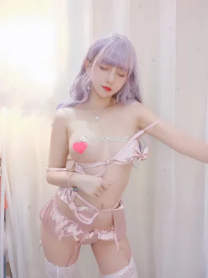 过期米线线喵《粉色有动态图》主题写真：22张全套美图