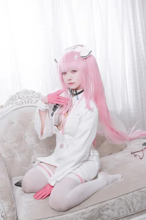 朝霧愛《英仙座护士》主题写真：20张全套美图