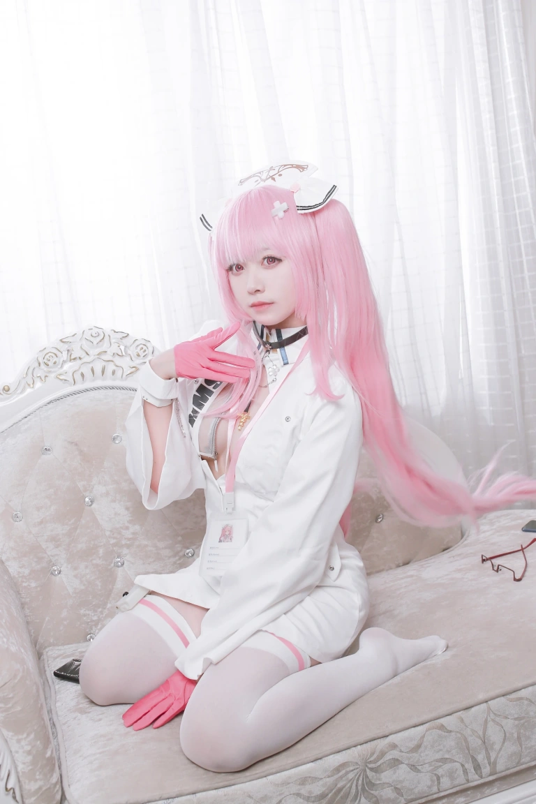 朝霧愛《英仙座护士》主题写真：20张全套美图